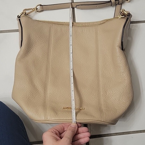 Michael Kors Brooke Medium Tan Bucket Crossbody Bag | Pebbled Leather Purse - Picture 10 of 12